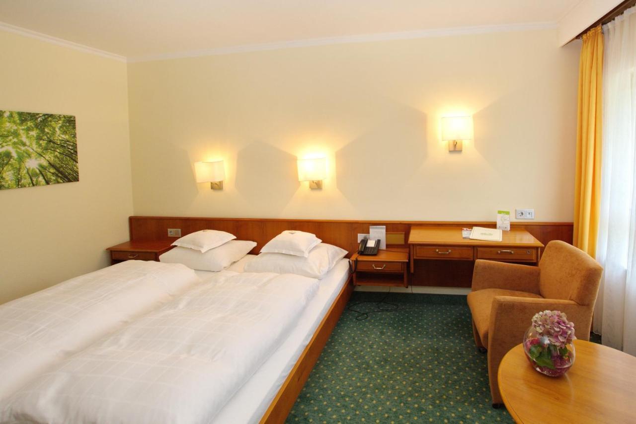 Parkhotel Am Taunus Oberursel Exterior foto